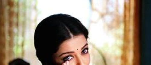 Aishwarya Rai Bachchan Looks Like A Dream In This New Song From Sarabjit!