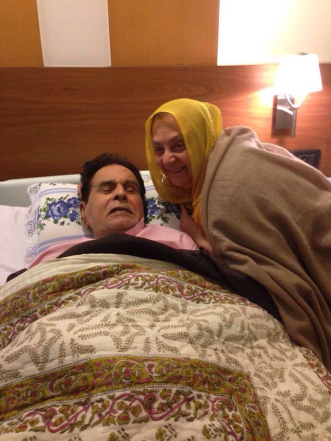 So Cute! This Photo Of Saira Banu & Dilip Kumar From His Hospital Bed Has Gone Viral