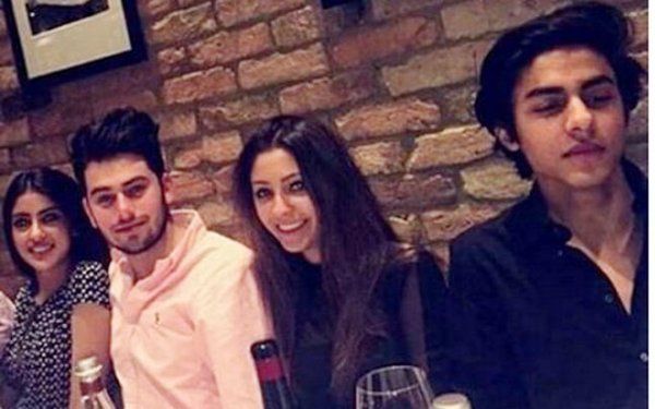 Photo: Navya Naveli &#038; Aryan Khan Dine Together With Friends In London
