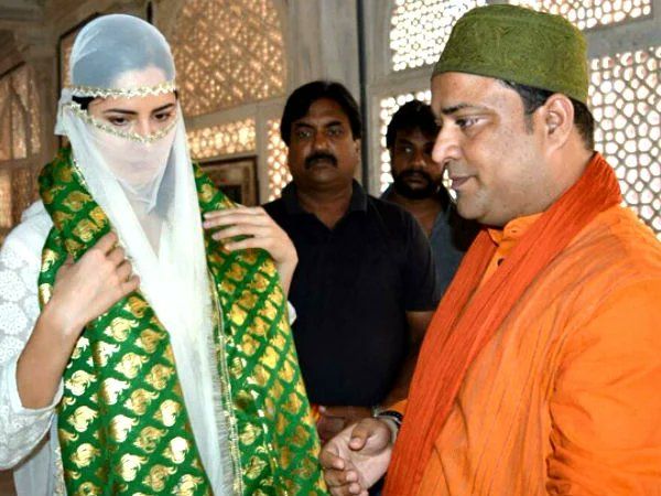 Photos: Katrina Kaif Looks Absolutely Gorgeous As She Visits The Dargah In Fatehpur Sikri
