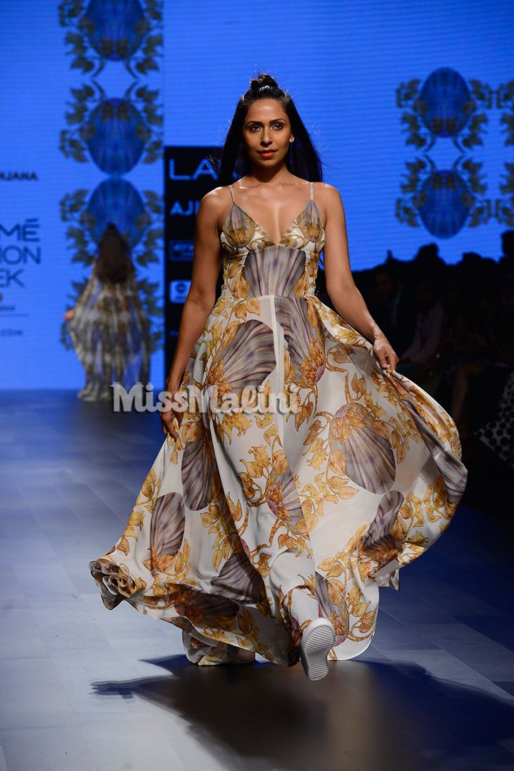 Farah Sanjana at Lakme Fashion Week SR '17