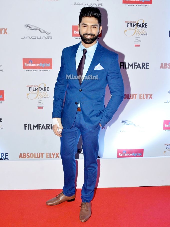 Taaha Shah in Prasoon Sharma, French Connection and Louis Philippe at the 2016 Filmfare Glamour & Style Awards (Photo courtesy | Viral Bhayani)