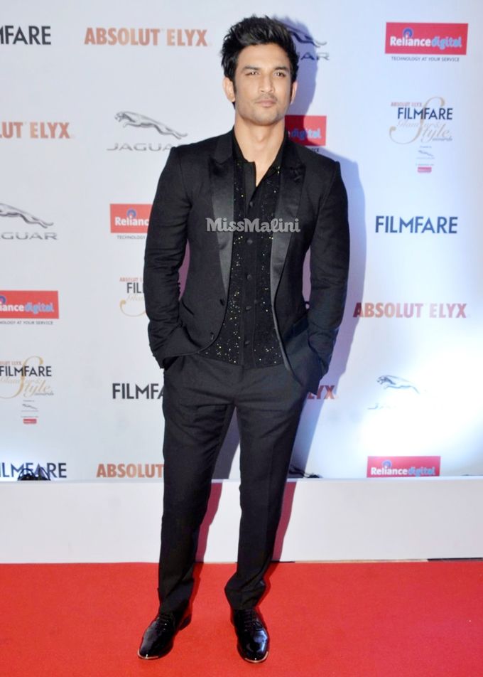 Sushant Singh Rajput in Dolce & Gabbana and Roberto Cavalli at the 2016 Filmfare Glamour & Style Awards (Photo courtesy | Viral Bhayani)
