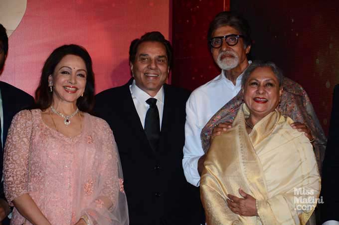 PHOTOS: The Cast Of Sholay Were Photographed In One Place After 40 Years!