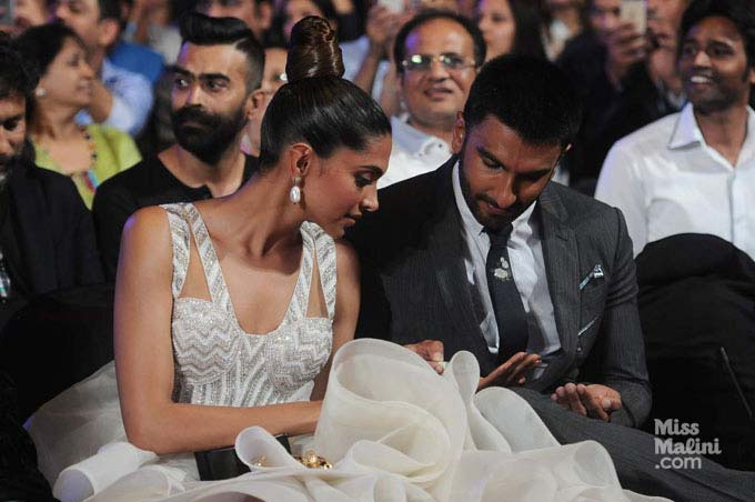 Ranveer Singh & Deepika Padukone Look Tan & Sexy Together At The Star Screen Awards!