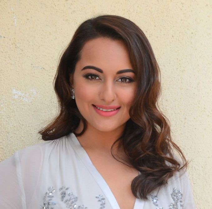Sonakshi Sinha’s Dress Is Straight Up Pretty!