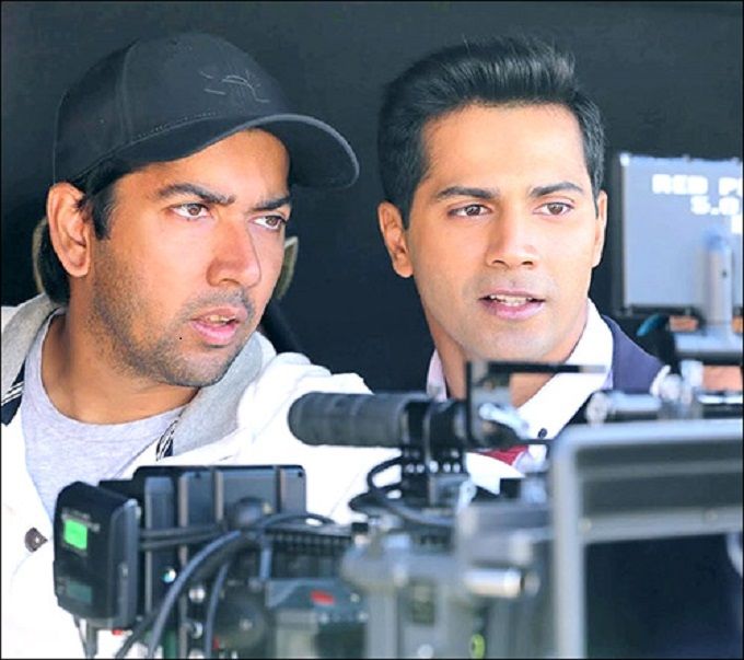 VIDEO: OMG! Varun Dhawan & Rohit Dhawan Are Literally Competing Against Each Other