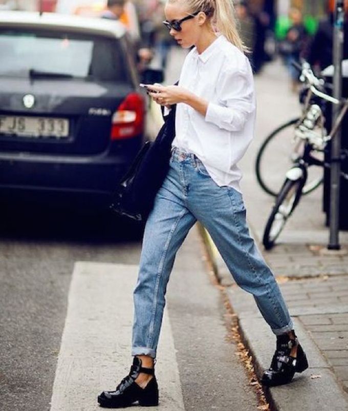 Skip the fenimine style and opt for a more tomboy-ish look by pairing the jeans with an oversized boyfriend shirt and cut out boots. Pic: tumblr.com