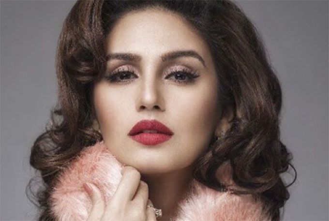 Huma Qureshi Takes On Singapore In Style!