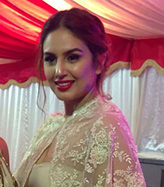 Huma Qureshi Brings Vintage Glam To The #TOIFA2016 Red Carpet!