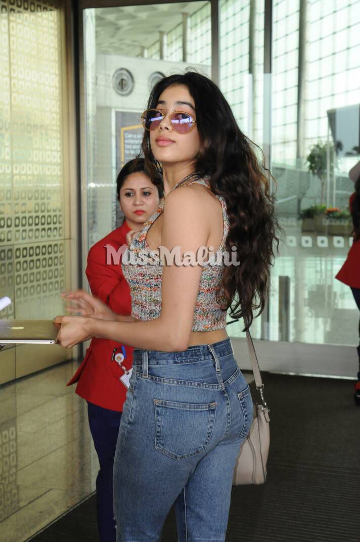Jhanvi Kapoor Looks Like A Breath Of Fresh Air In This Photo With ...
