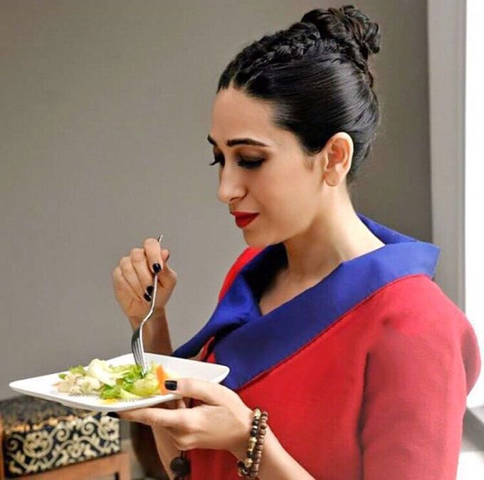 Karisma Kapoor’s Colour-Blocked Outfit Is Super Chill!