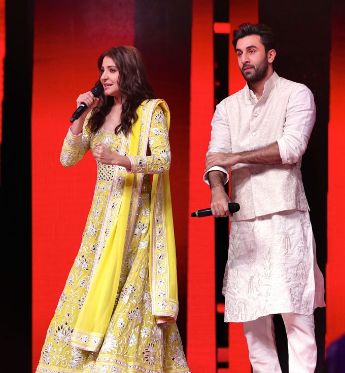 Anushka Sharma and Ranbir Kapoor in Rohit Bal for Ae Dil Hail Mushkil promotions on the sets of The Voice Kids (Photo courtesy | Vainglorious)