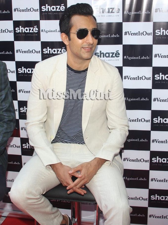 Rahul Khanna in Narendra Kumar Ahmed beige linen suit and adidas Originals ‘Court Vantage’ suede navy sneakers at the opening of shazé’s Colaba store (Photo courtesy | Viral Bhayani)