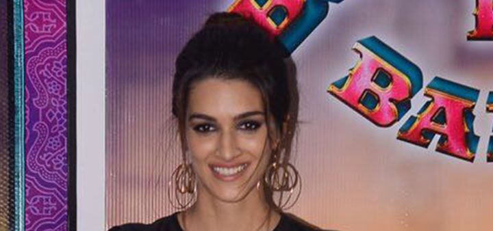 This Bollywood Actress Called Kriti Sanon A “Deranged Woman” On Twitter