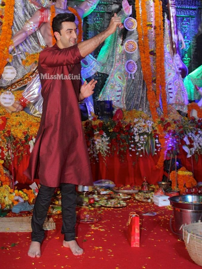 Ranbir Kapoor in Raghavendra Rathore at the North Bombay Sarbojanin Durga Puja Samiti 2016 (Photo courtesy | Viral Bhayani)