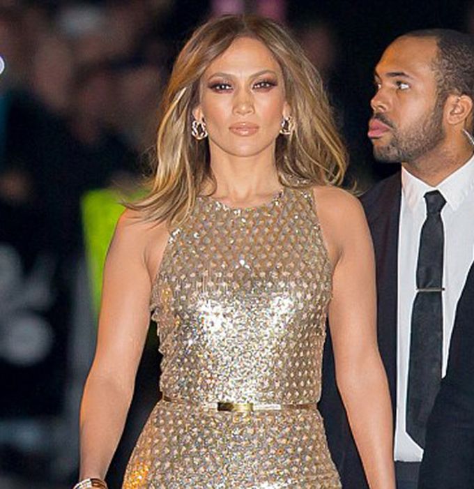 Jennifer Lopez Looks Like A Total BABE In This Outfit!