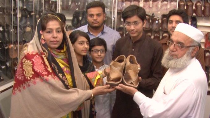 Jehangir Khan with his family|Source: DAWN News