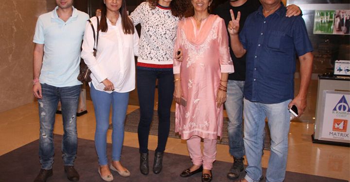 IN PHOTOS: Kangana Ranaut Stepped Out For Dinner With Her Entire Family
