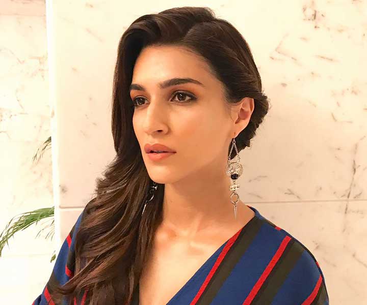 Kriti Sanon Wears The Accessory That Slims Your Waist In Seconds