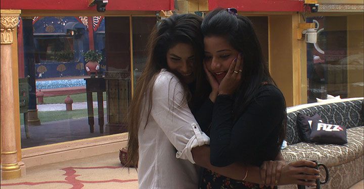 Bigg Boss 10: Here’s How Lopa Apologised To Mona For Destroying Her Parcel