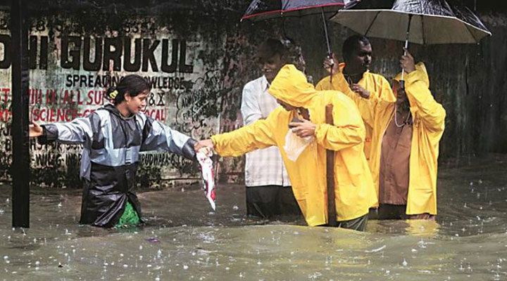12 Hilarious Tweets About The Mumbai Rains Which Will Make You Grin