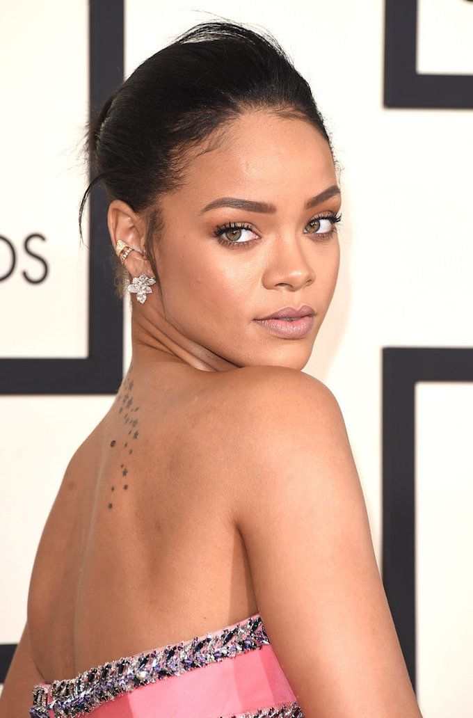 7 Times Rihanna Ruled The Grammy’s Red Carpet