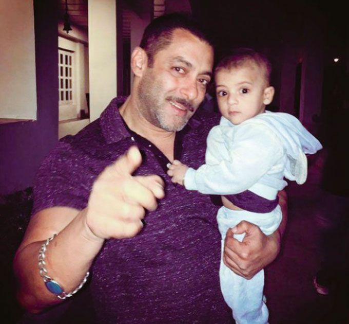 Aww! This Photo Proves Salman Khan Can’t Get Enough Of Babies!