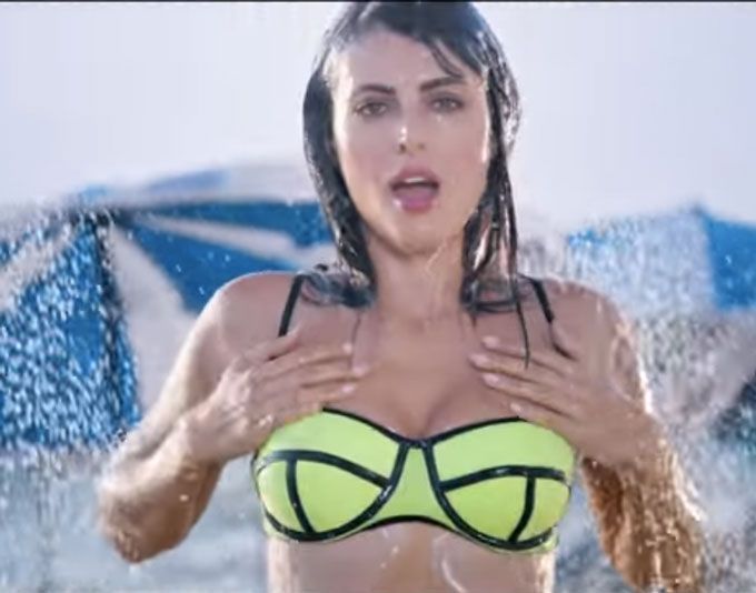 *New Song* Mandana Karimi Loves Playing With Her “Soft Toy” In ‘Oh Boy’!