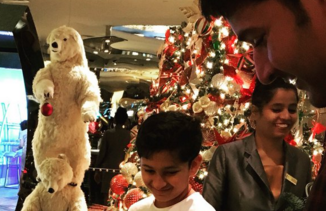 Photos: Mahesh Babu Spotted With His Kids &#038; Santa In Dubai