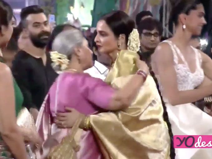 Amitabh Bachchan Won The ‘Best Actor’ Award But Rekha &#038; Jaya Bachchan’s Reaction Stole The Show!