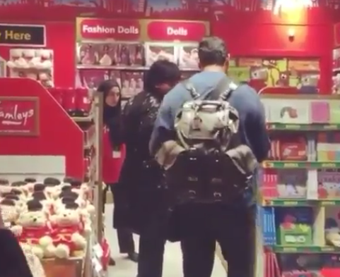 Video: Shah Rukh Khan Spotted Shopping For Toys