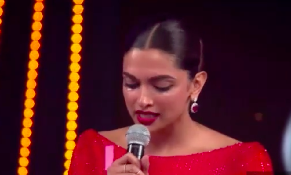 Deepika Padukone Tears Up As She Reads An Emotional Letter Written To Her By Her Father