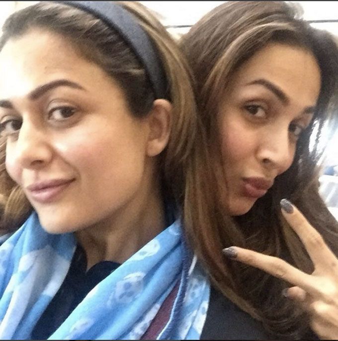 Malaika Arora Khan & Amrita Arora Look So Flawless In This No-Makeup Sister Selfie!