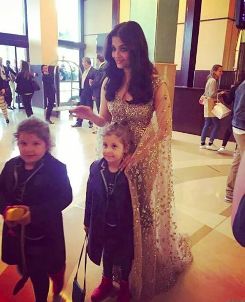 Aishwarya Rai Bachchan Adorably Poses With Two Little Fans At Cannes