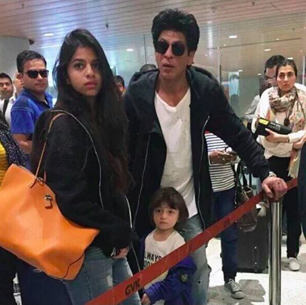 Photos: Shah Rukh Khan At The Airport With Suhana Khan &#038; AbRam Khan