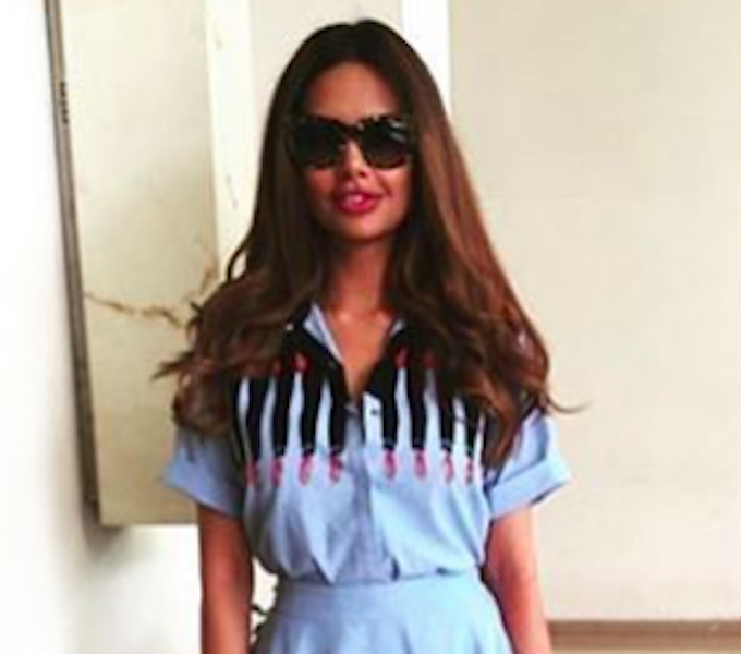 Esha Gupta’s Travel Outfit Will Inspire You To Ditch Your Joggers!