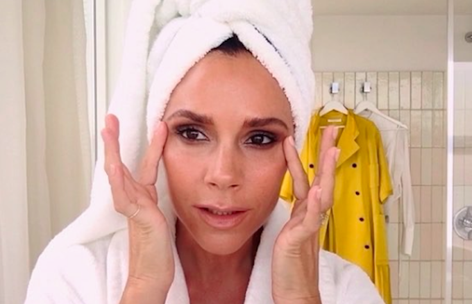 Video: Victoria Beckham Is Surprisingly Quick At Doing Her Makeup!