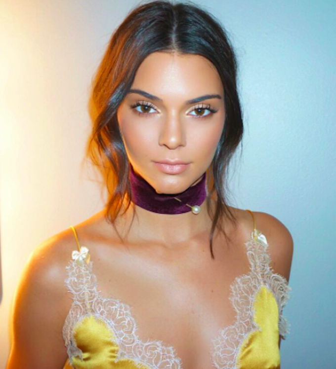 Kendall Jenner Steps Out In Her Sleepwear – But Leaves Us Wide Awake!