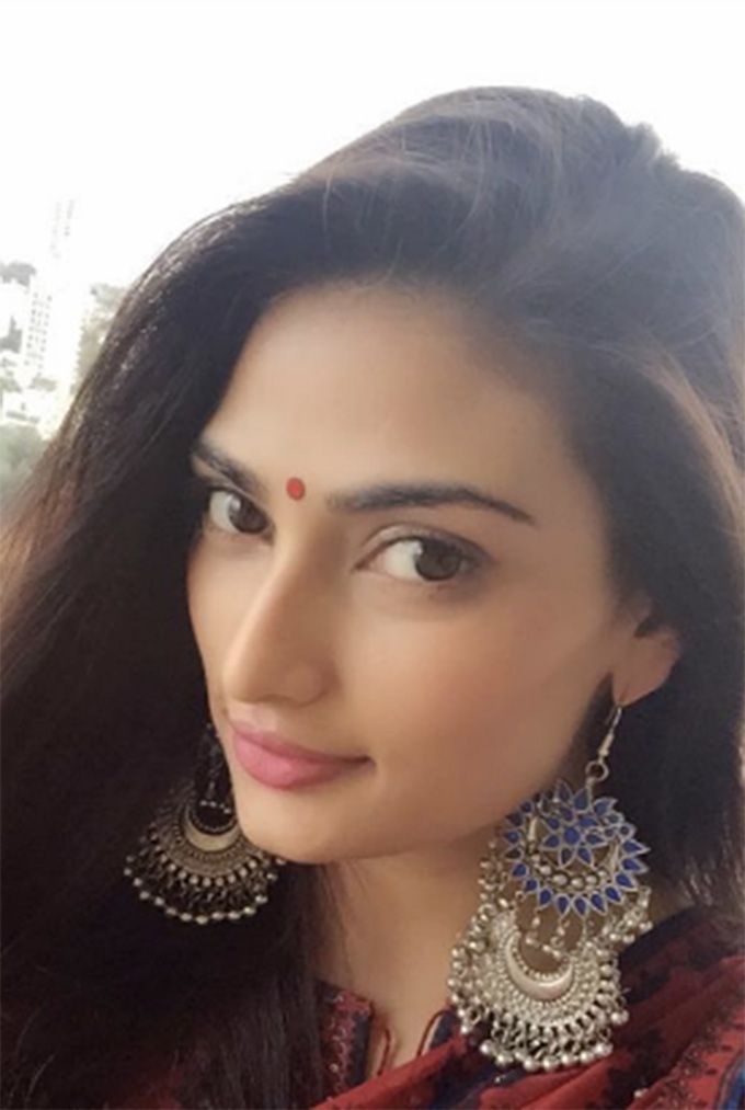 Athiya Shetty Looks Like A Desi Doll In This Outfit!