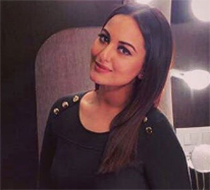 Sonakshi Sinha’s Leggy Number Needs To Find Its Way Into Our Closets RN!
