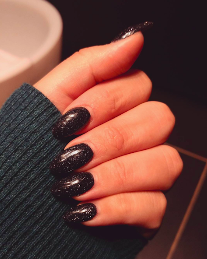 Everything You Need To Know About The Dip Nails Trend