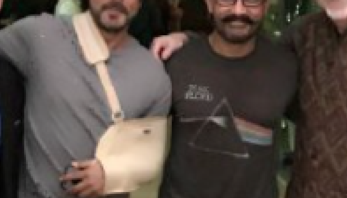 Photo: When Shah Rukh Khan &#038; Aamir Khan ‘Netflixed And Chilled’