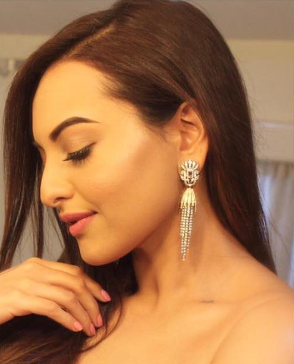 Bookmark Sonakshi Sinha’s Outfit For A Cocktail Party