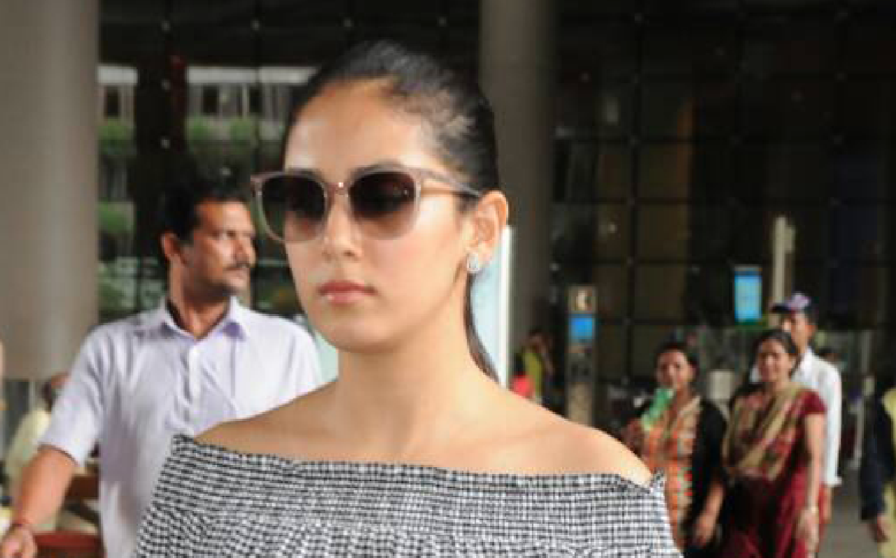 Here Are Five Photos Of Mira Rajput Looking Gorgeous At The Airport Today