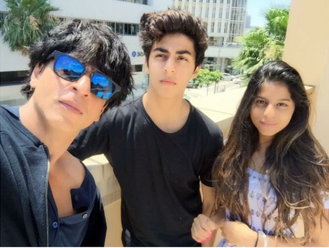 Shah Rukh Khan with Aryan and Suhana | Source: Twitter |