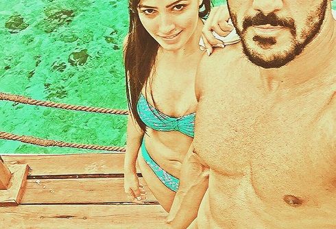 Anita Hassanandani & Rohit Reddy Look Super Sexy In Their Holiday Photos!