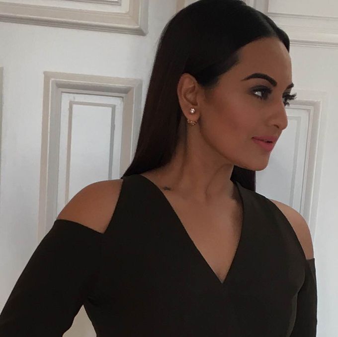 Sonakshi Sinha’s Figure-Hugging Dress Has Got Our Full Attention