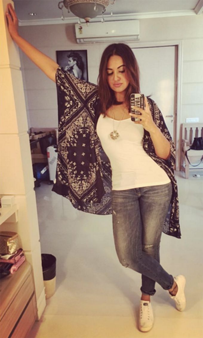 Sonakshi Sinha Is Wearing The One Thing Every Girl Is Most Comfortable In!