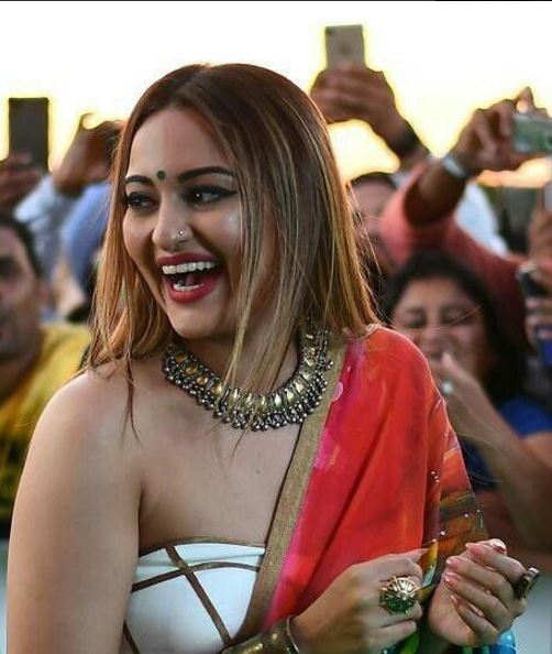 Here’s Why Sonakshi Sinha Showed Up Like This At IIFA